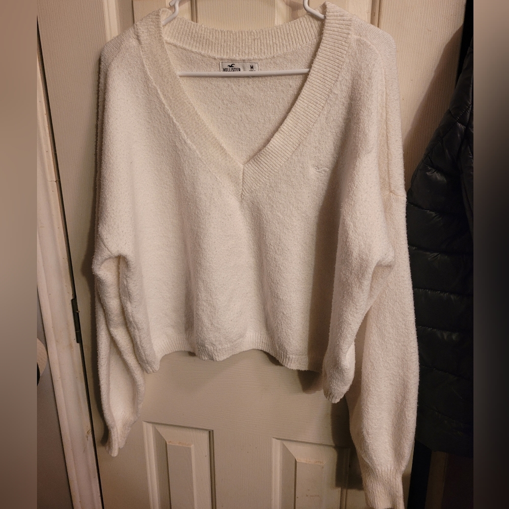 Hollister v-neck cropped sweater Sz medium